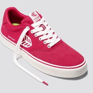 Cariuma Pantone Viva Magenta/Off-White NEW WITH TAGS Men 8.5 women 10
